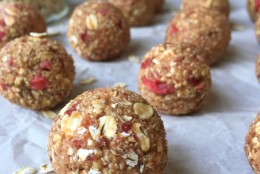 Raw Strawberry Oat Balls